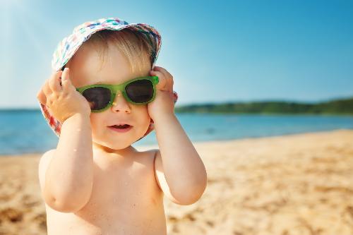 Sunglasses and sun protection for children's eyes