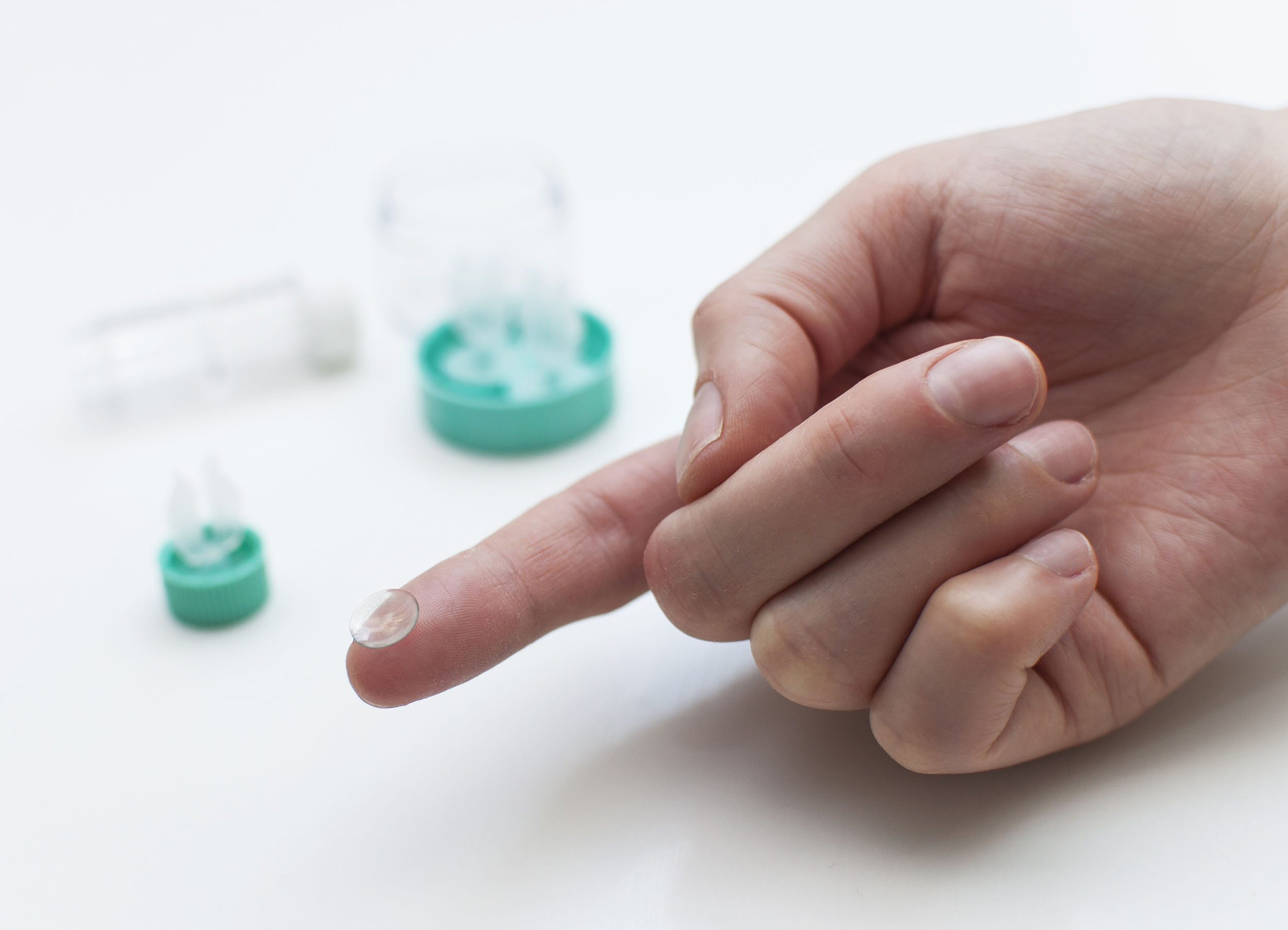 Cleaning orthokeratology lenses using Menicare solution 